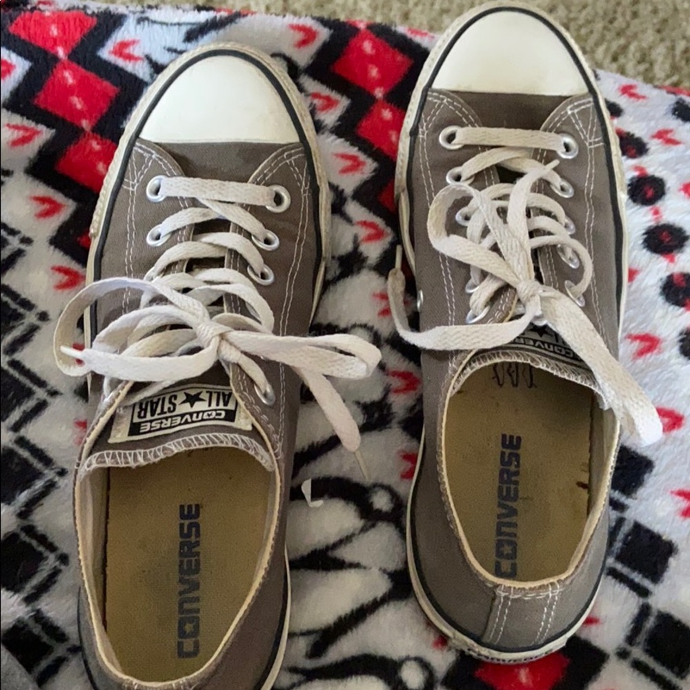 Grey low top converse